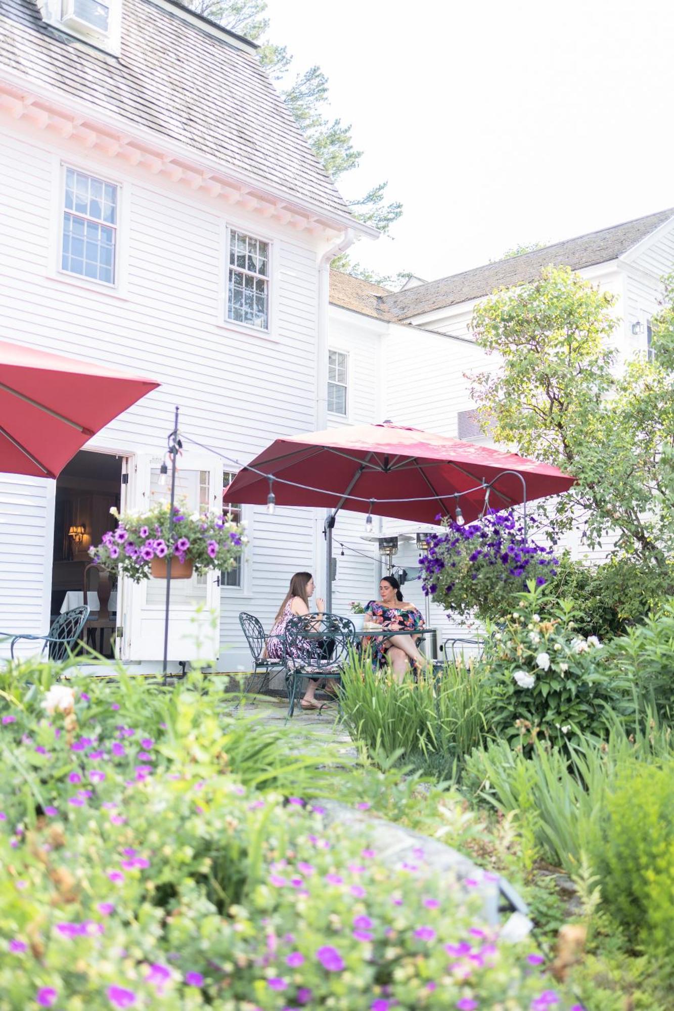Inn Adair Country & Restaurant