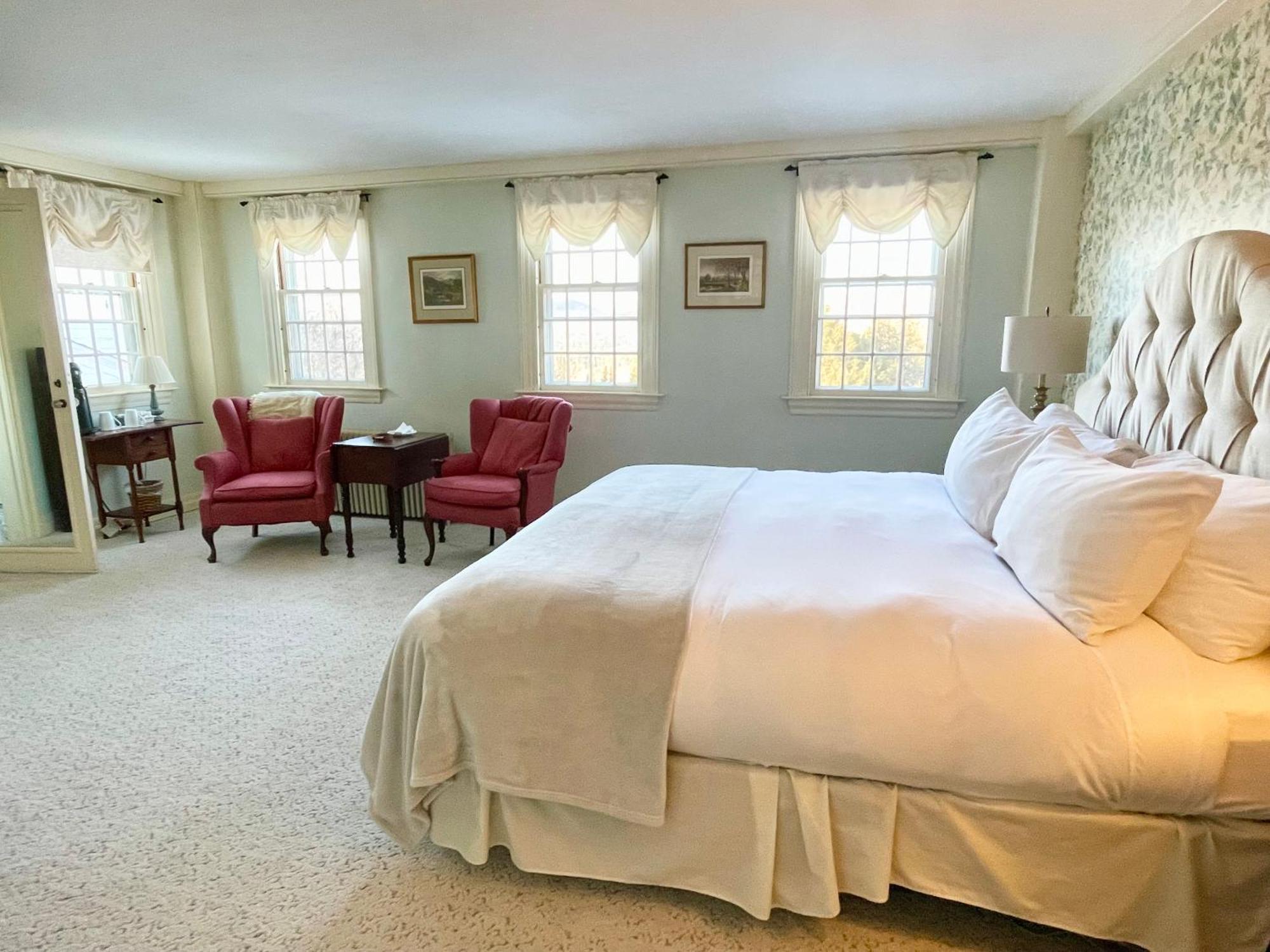 Adair Country & Restaurant 4*