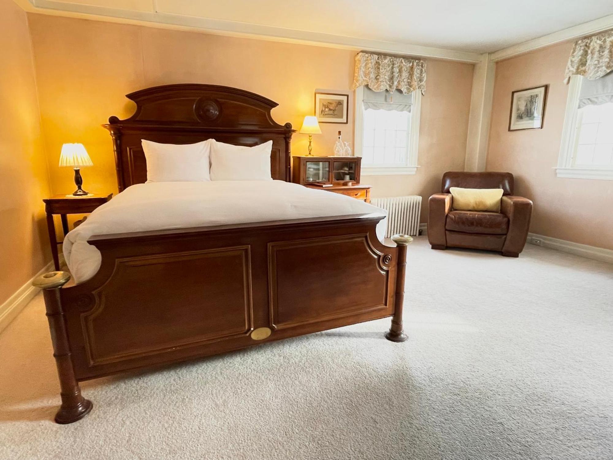 Adair Country & Restaurant 4*