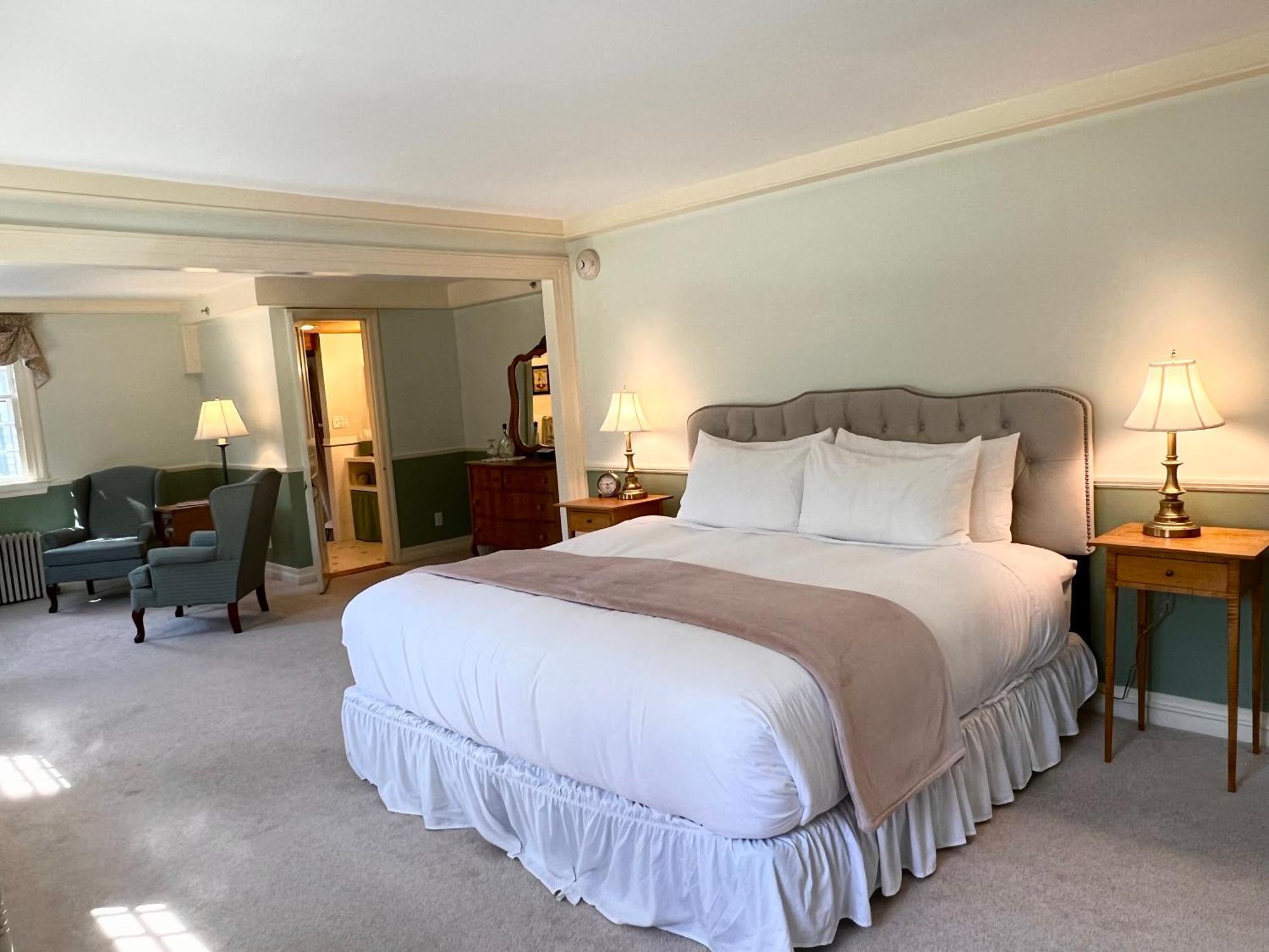 Inn Adair Country & Restaurant