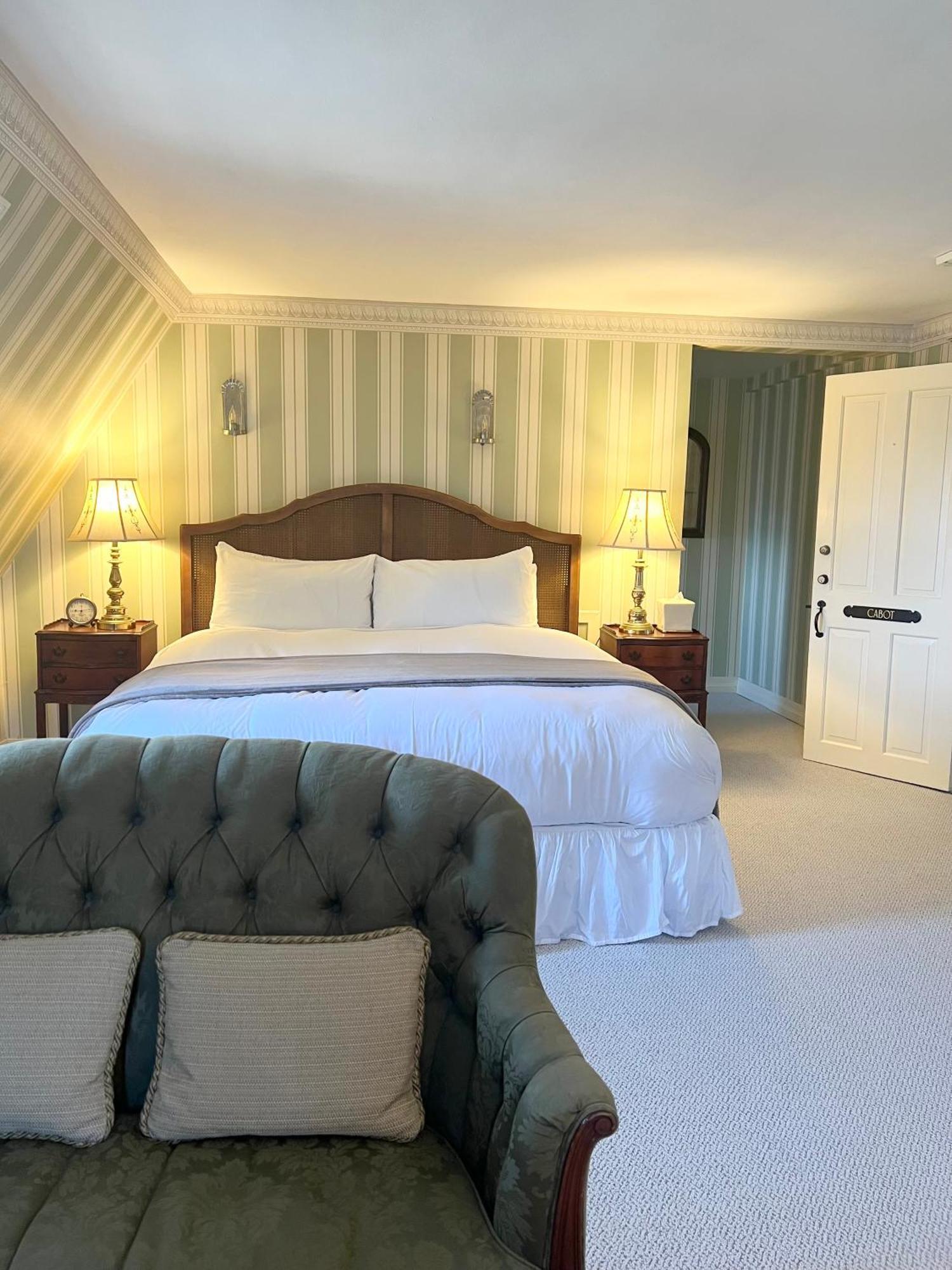 Adair Country & Restaurant Inn 4*