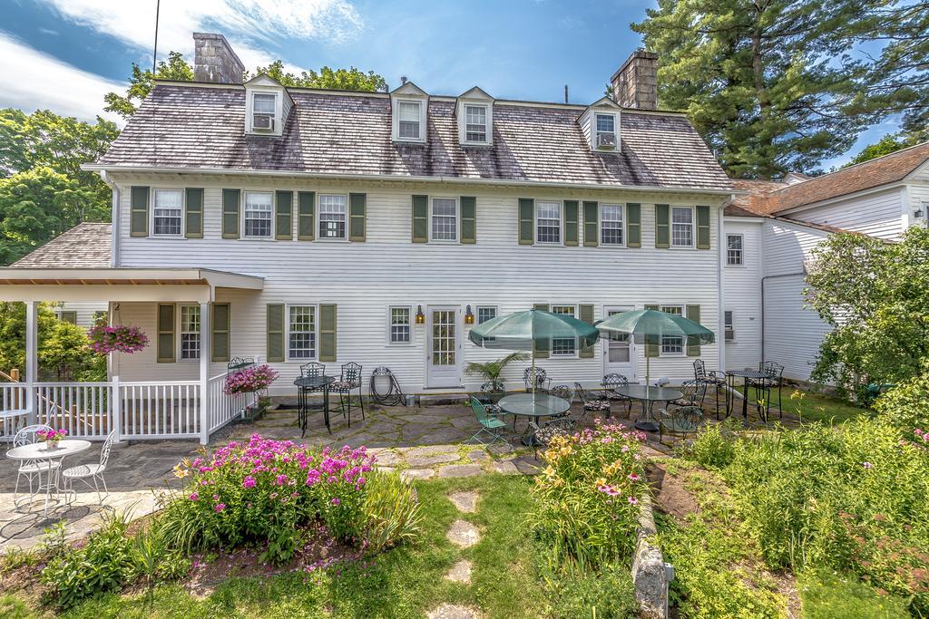 Adair Country & Restaurant Inn 4*