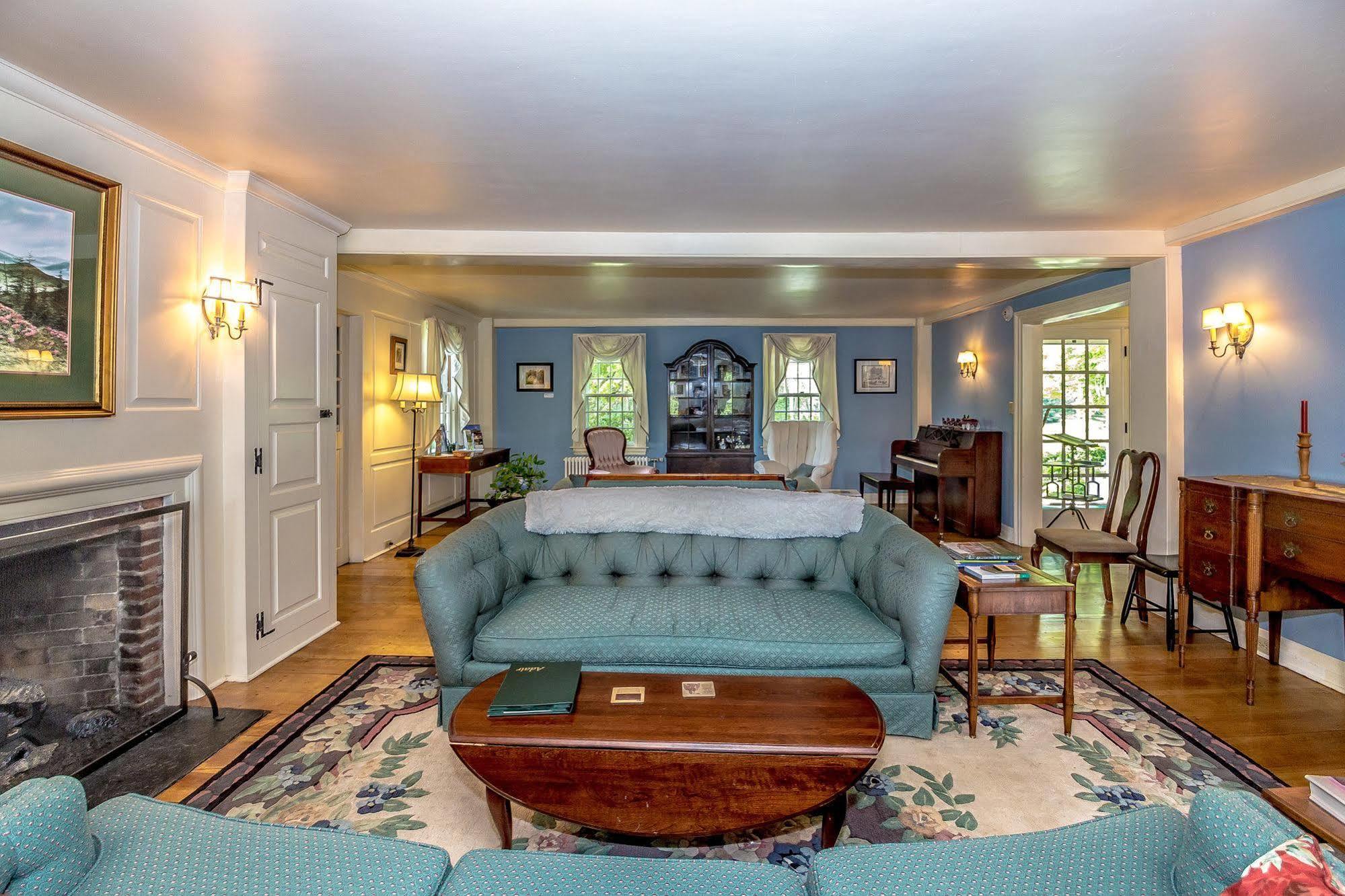 Inn Adair Country & Restaurant 4*