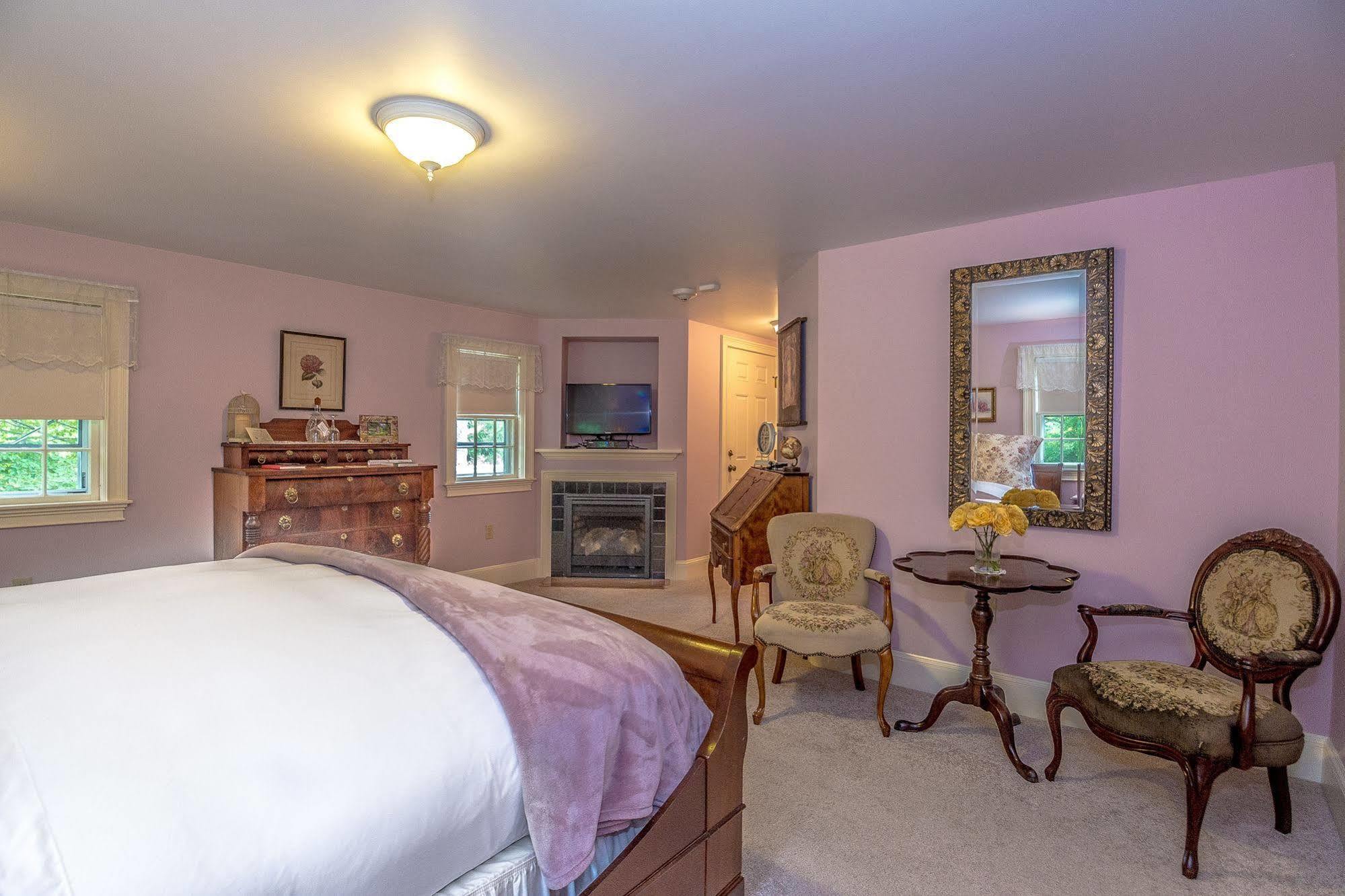 Adair Country & Restaurant 4*