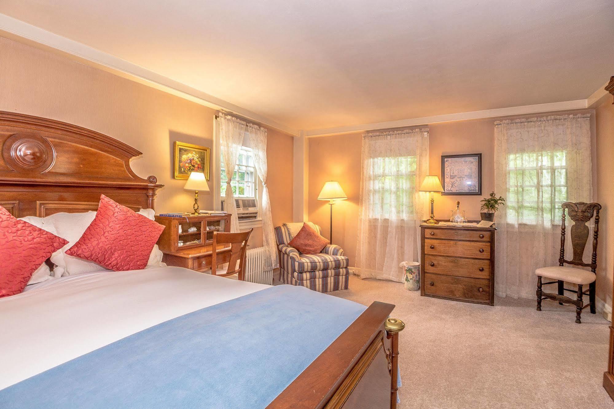 Adair Country & Restaurant Inn