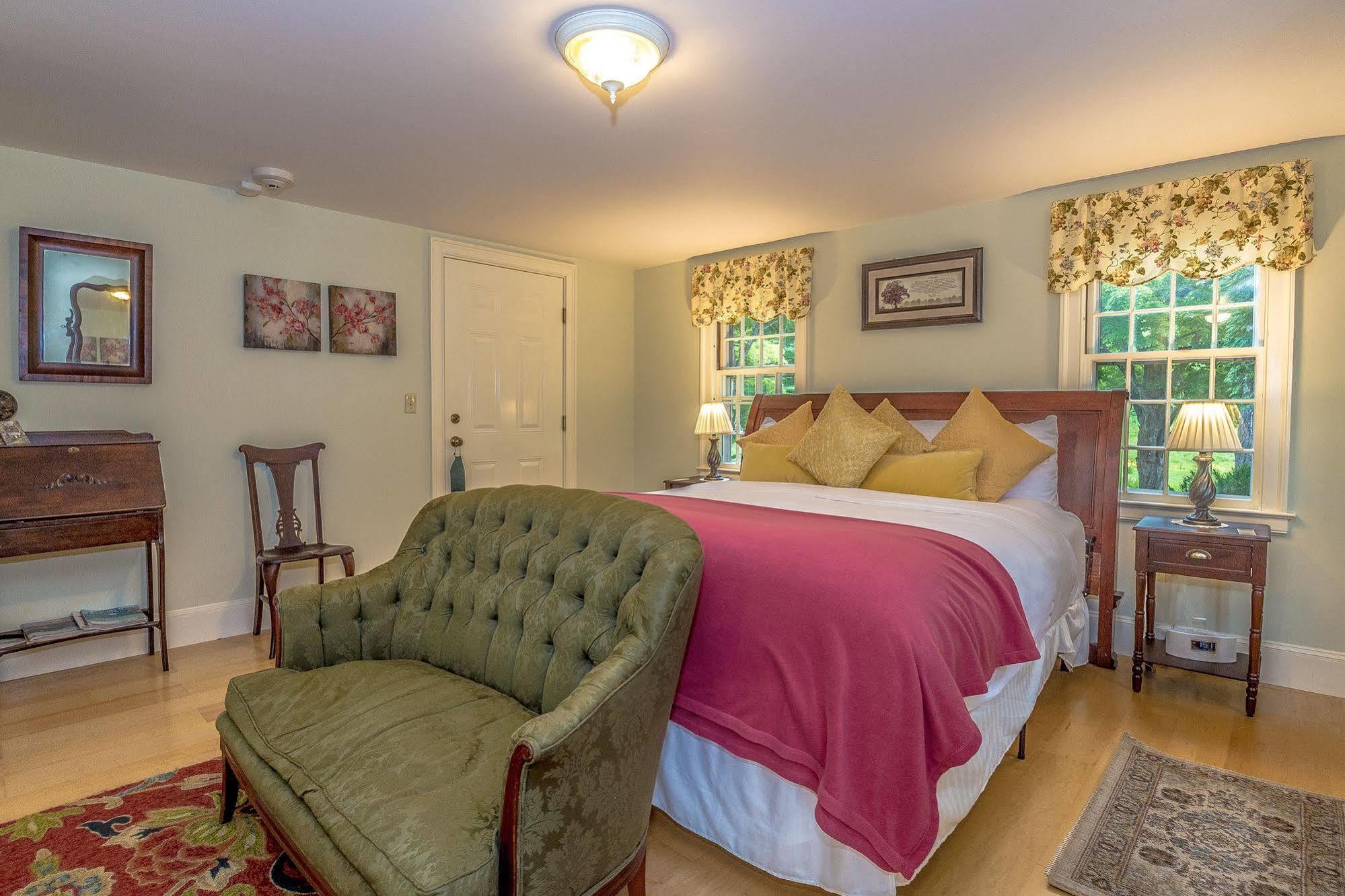 Adair Country & Restaurant 4*